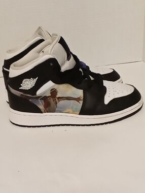 Air Jordan 1 Mid GS Hologram Boys Size 5Y